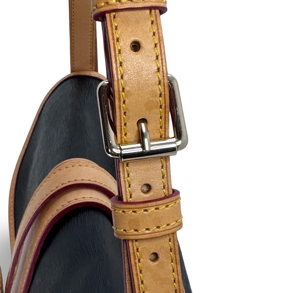 Vintage Dooney & Bourke Black Leather Flap Crossbody EUC - Picture 4 of 16